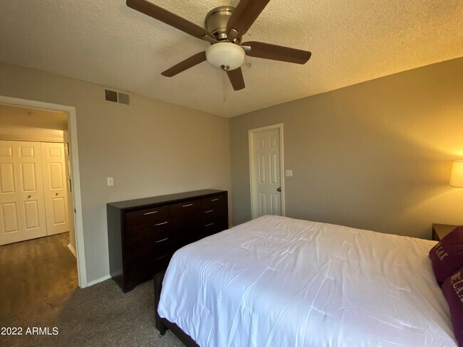 Building Photo - 6885 E Cochise Rd
