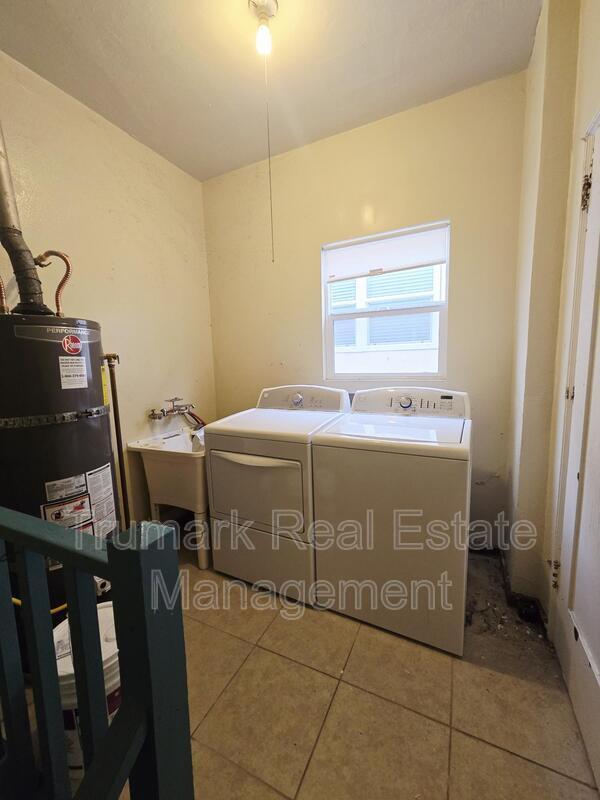 Building Photo - 4315 Avocado St