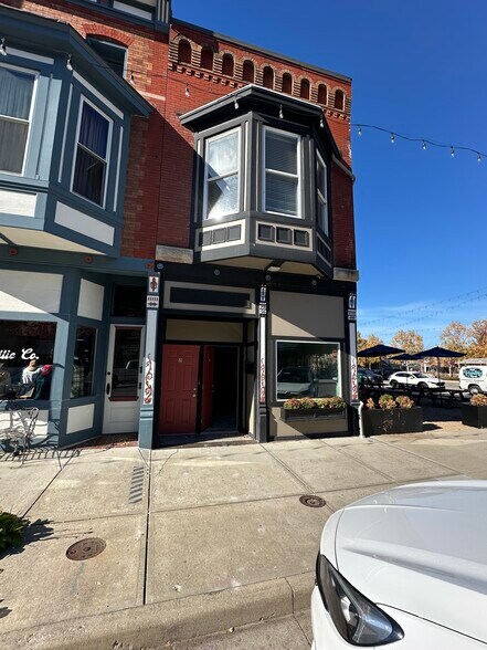 Primary Photo - 35 E High St