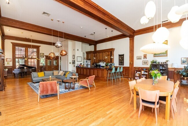 Building Photo - 28 Seaverns Ave