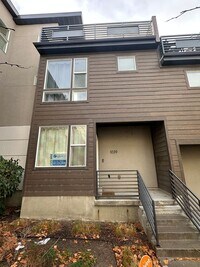 Building Photo - GORGEOUS Home!!!!