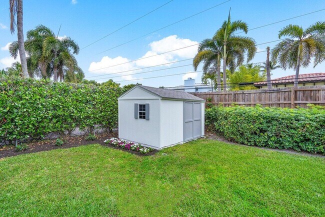 Building Photo - 2021 NW 3rd Ave