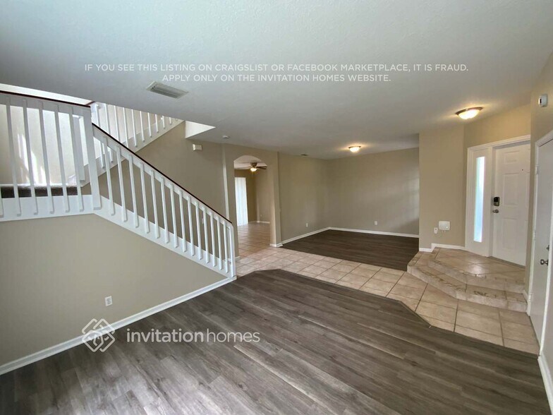 Building Photo - 5115 Crescent Moon Dr