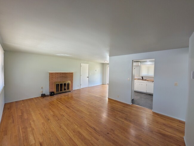 Building Photo - 1117 NW Oak Ave