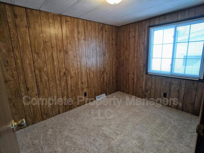 Building Photo - 1101 E 18 1/2 St