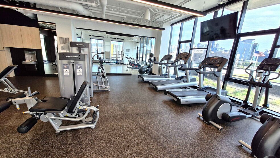 Building Photo - 730 N Milwaukee Ave