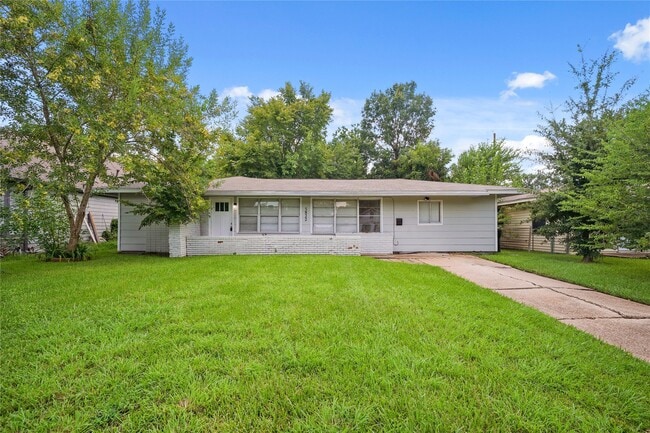 Primary Photo - 5822 Glenhurst Dr