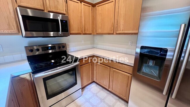 Building Photo - Beautiful 3 BD | 2.5 BA Duplex in Wine Cou...