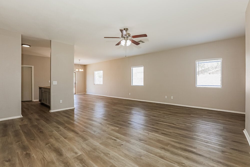 Building Photo - 1733 E Silversmith Trail