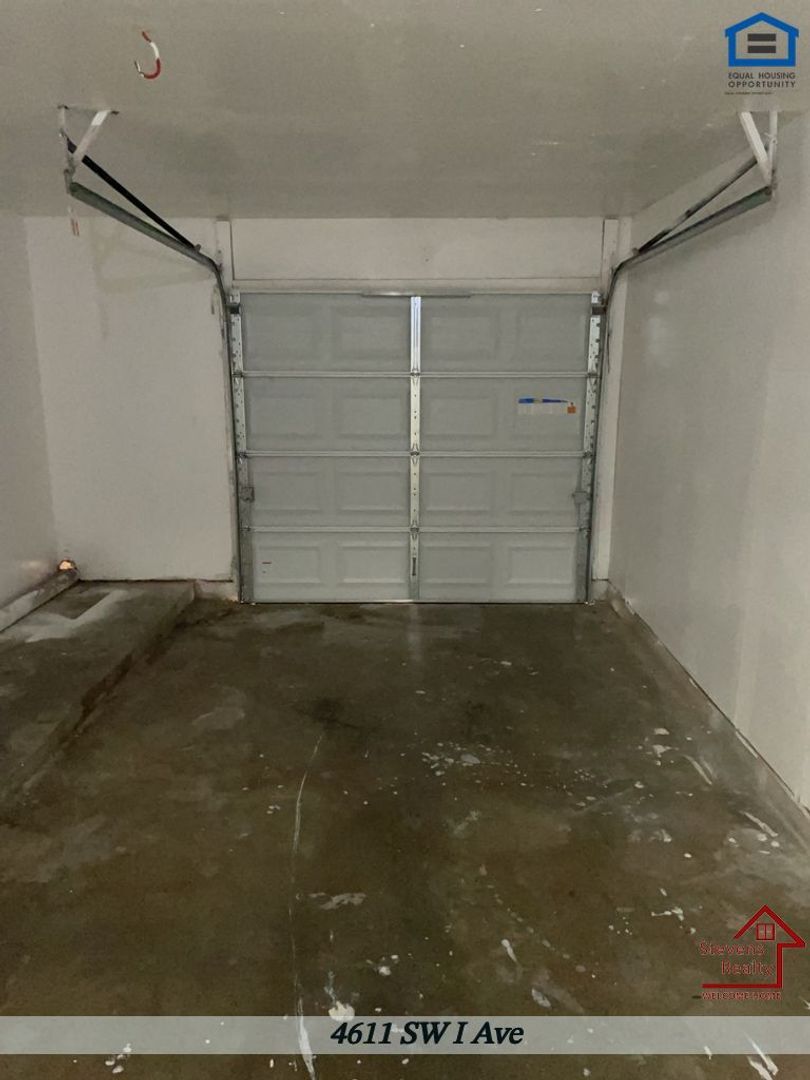 Building Photo - 4611 SW I Ave