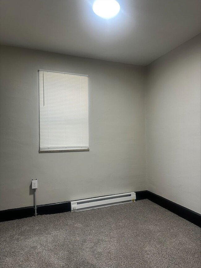 Building Photo - 98-100 N Hague Ave