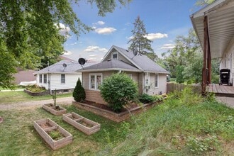 Building Photo - 2107 Schlimgen Ave