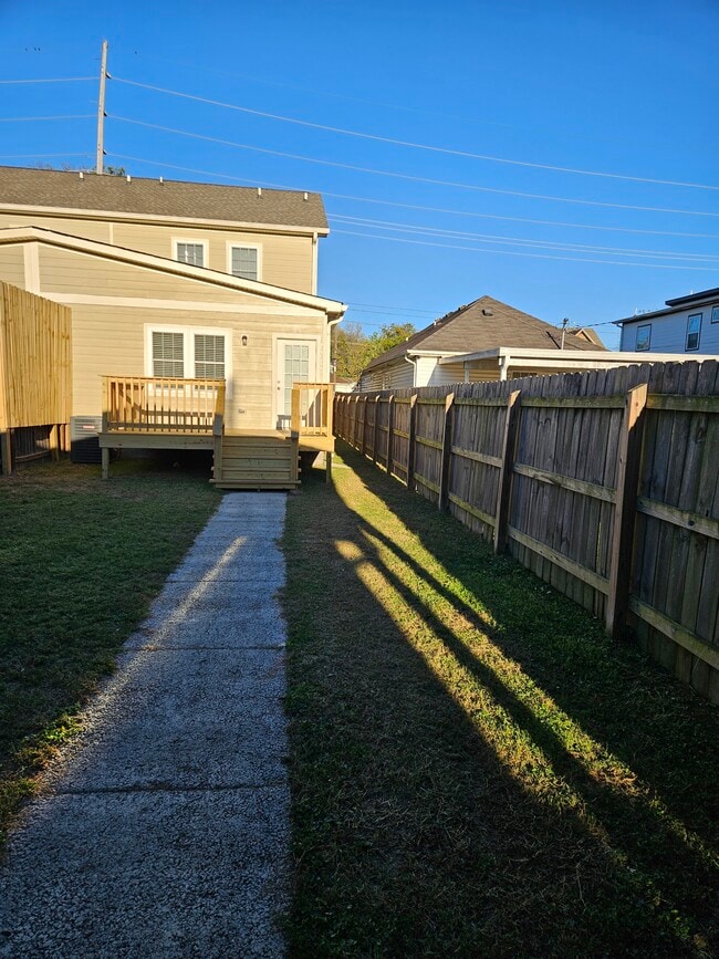 Building Photo - 1911 9th Ave N