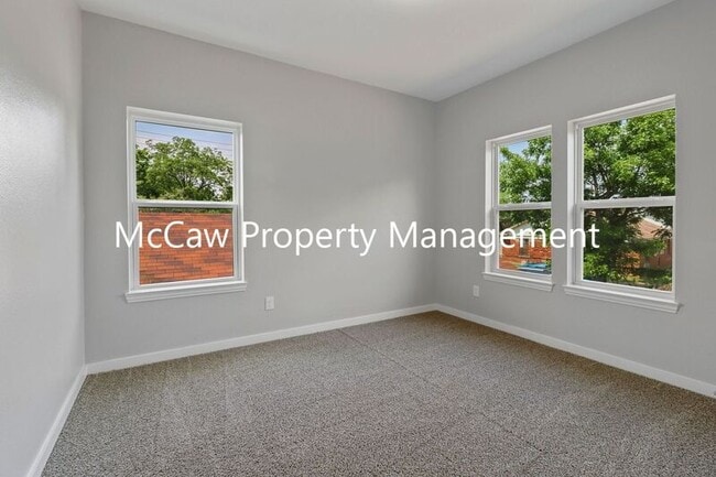 Building Photo - 5004 Colonial Ave