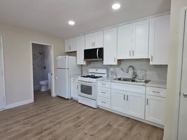 Building Photo - 24542 San Marcos Dr