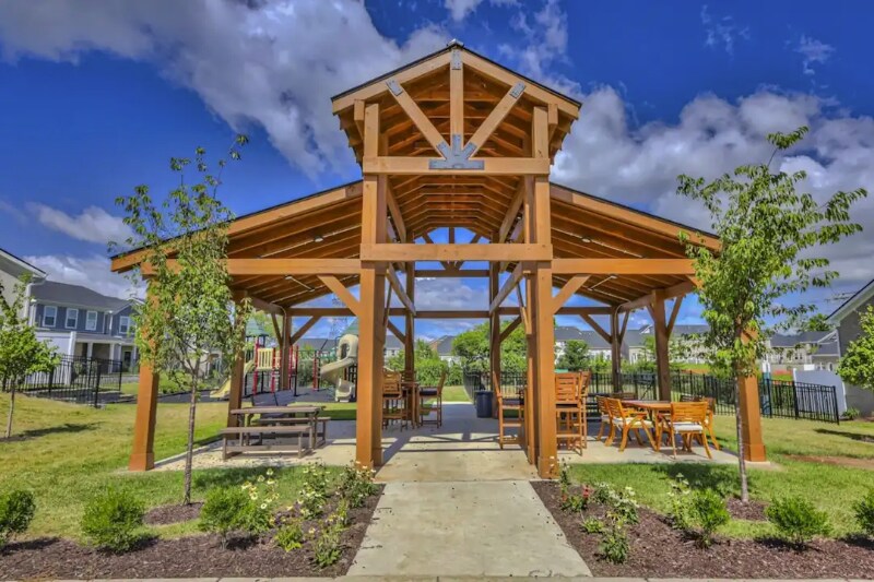 Building Photo - 204 Douglas Bend Rd