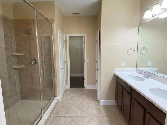 Building Photo - 1024 Parma Cir