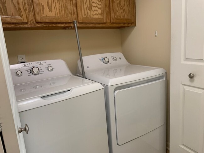 Building Photo - 2-Bedroom, 2-Bath Condo for Lease – Manors of Regency, Shelby Township