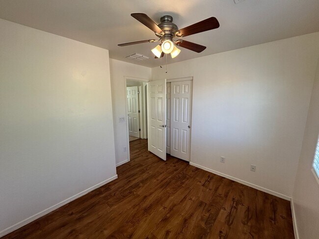 Building Photo - 14072 W Country Gables Dr