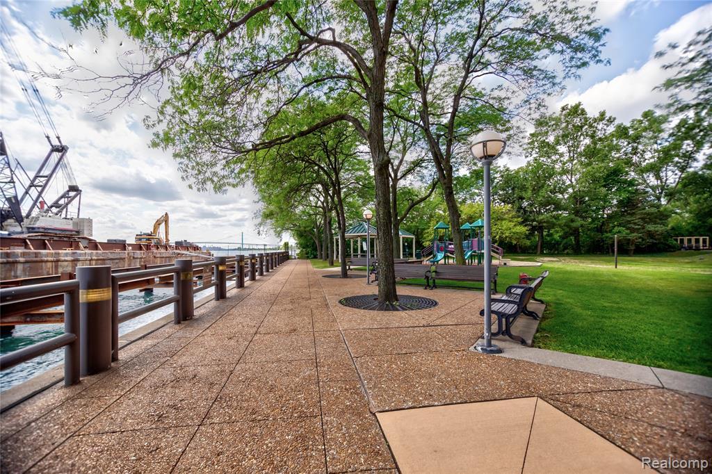 Building Photo - 300 Riverfront Dr