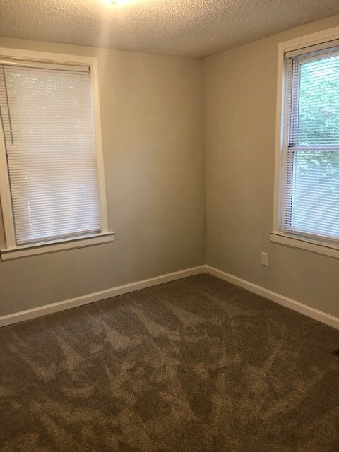 Building Photo - One Bedroom House with a study right off o...