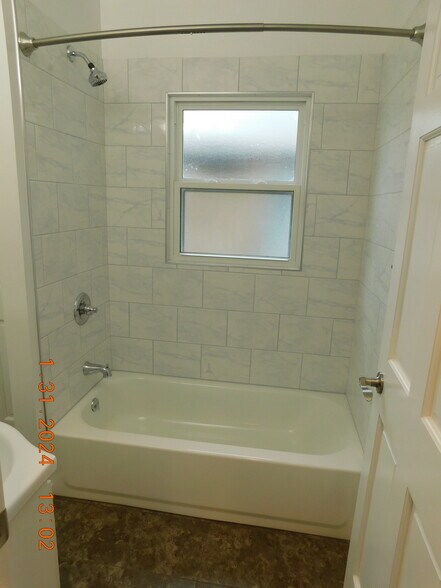 Building Photo - 101 Poplar Ave