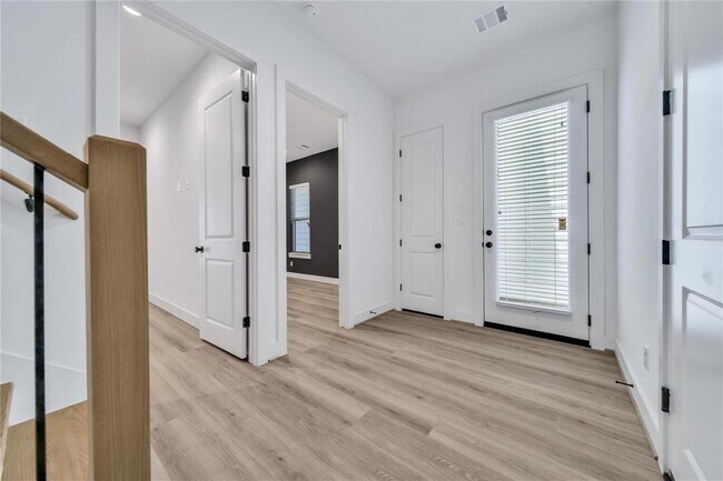 Building Photo - 1506 Ryon St