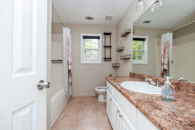 Building Photo - 5377 Fawn Ivey Ln