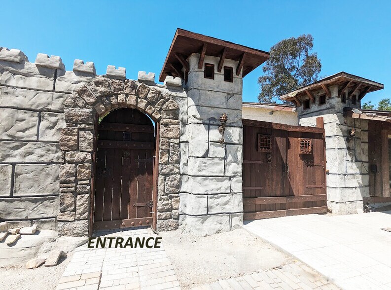 Main entrance to the patio - 13690 Westward Dr