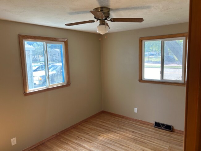 Building Photo - 1304 N Kiwanis Ave