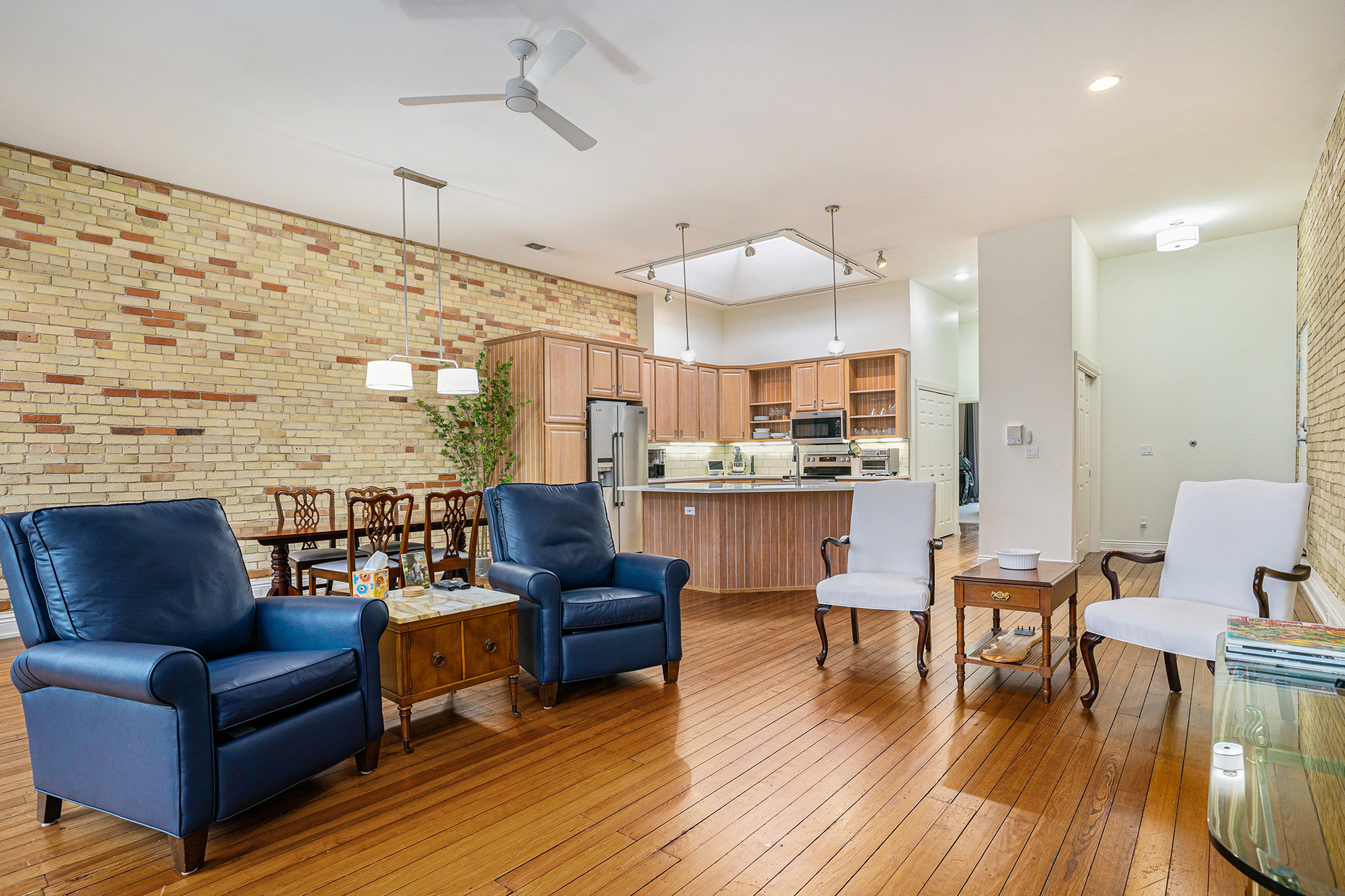 Building Photo - 32 E 8th St