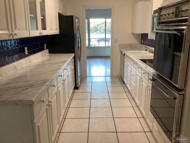 Building Photo - 1600 E Texar Dr