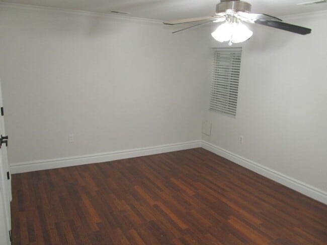 Building Photo - Great Holladay Townhome