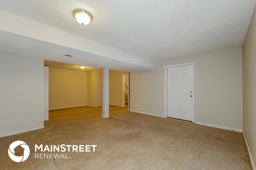 Building Photo - 12200 E 59th St