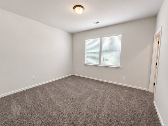 Building Photo - 717 Isleworth Ln