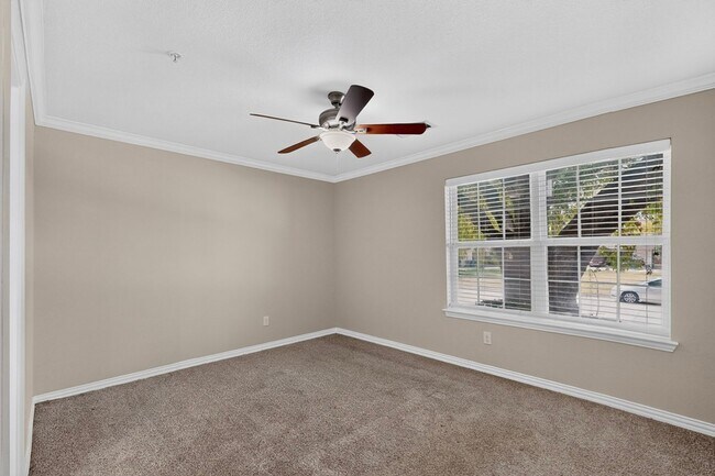 Building Photo - 829 Summercreek Dr
