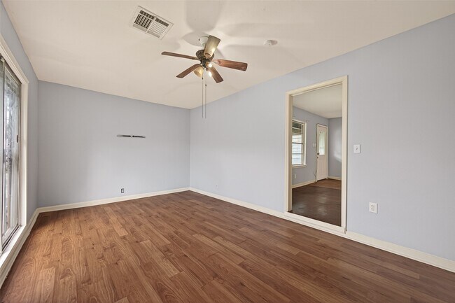 Building Photo - 10506 Buffum St