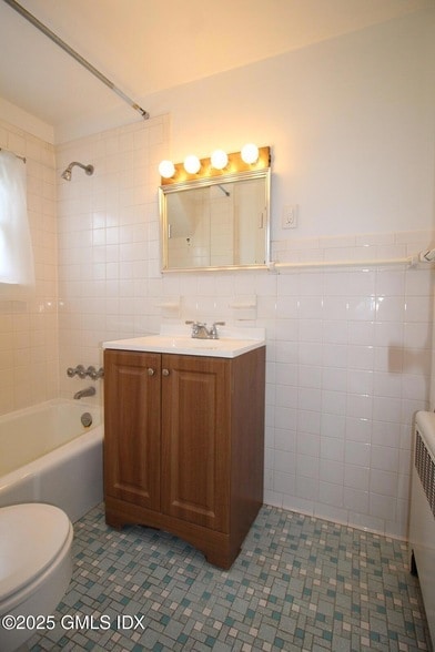 Building Photo - 18 Harold Ave