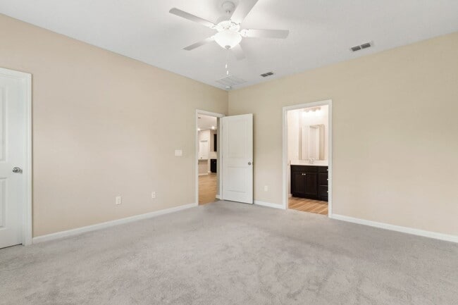 Building Photo - Spacious 3BR/3.5BA Home with Office & Reso...