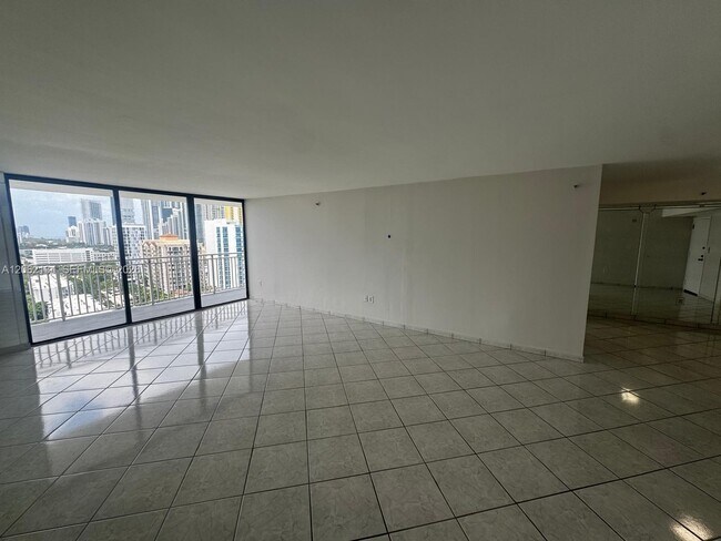 Building Photo - 210 174th St