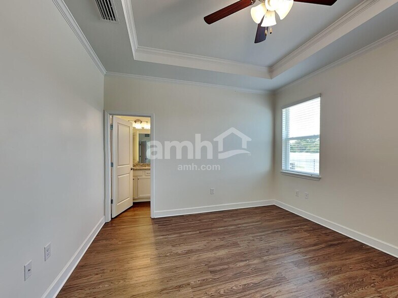 Building Photo - 327 Pine Terrace Dr