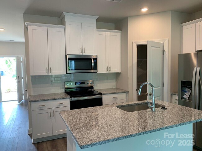 Building Photo - 2316 Belterra Dr