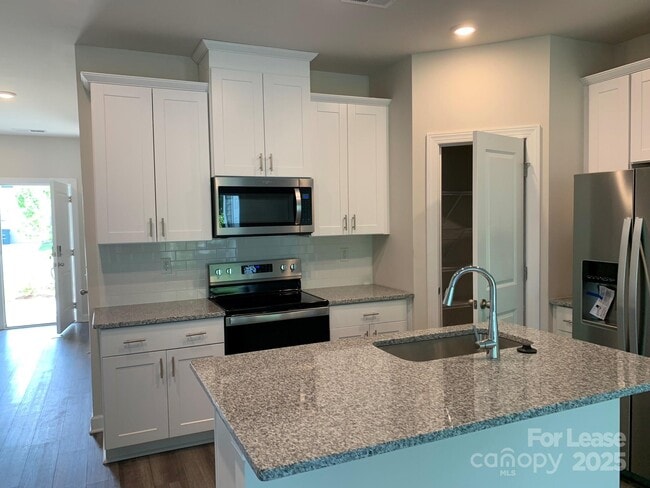 Building Photo - 2348 Belterra Dr