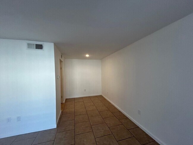 Building Photo - 619 Patterson St