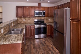 Building Photo - 46705 Washington St