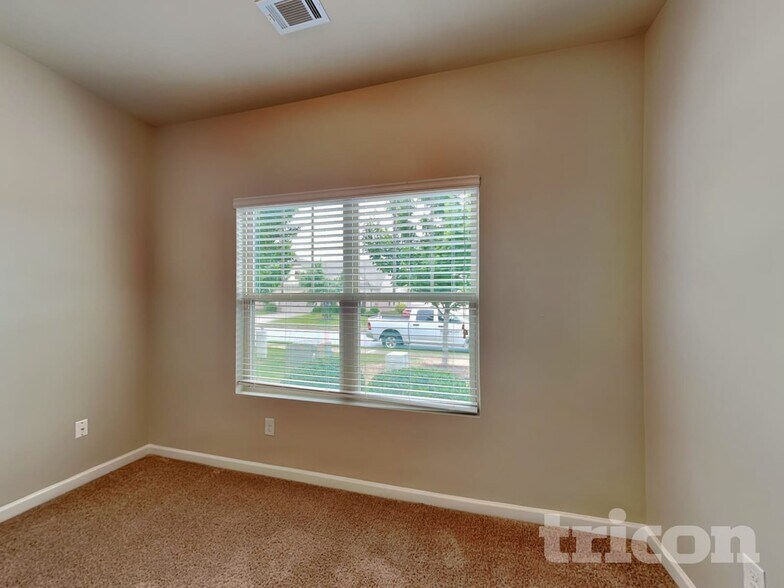 Building Photo - 731 Independence Ave