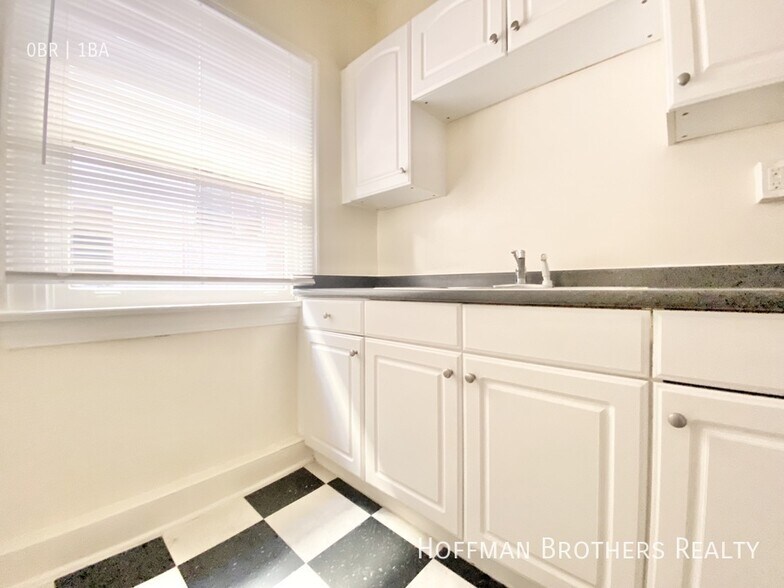 Building Photo - 447 S Grand View St