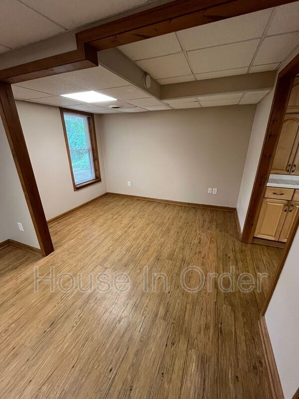 Building Photo - 12 Looking Glass Ln
