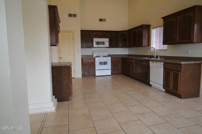 Building Photo - 456 Passmore Rd