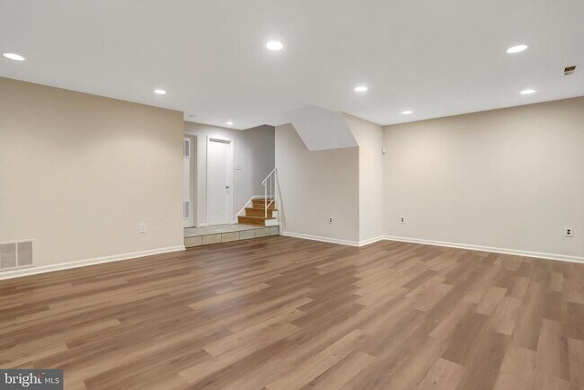 Building Photo - 7416 Spring Tree Dr